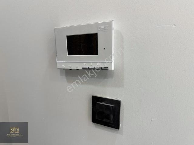 Rd'den Eşyalı Kiralık 1+1 Yeni Binada Cam Bal. Kap. Mutfak Daire