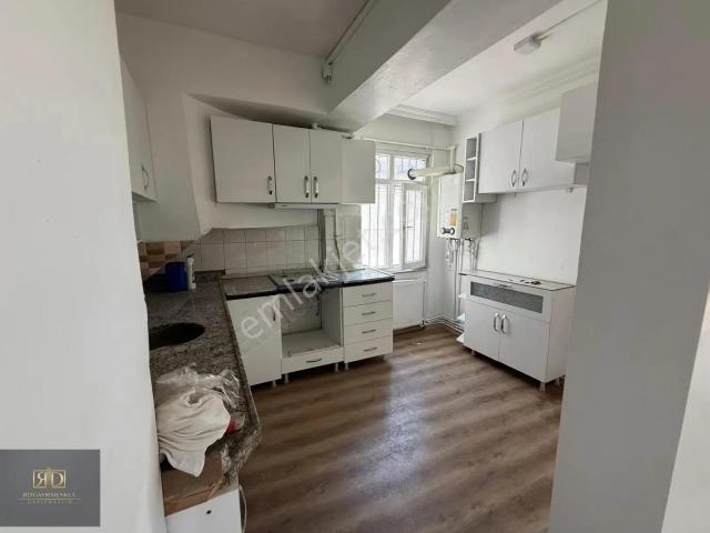 Rd'den Emirgan'da Kiralık Geniş 2+1 Balkonlu Daire