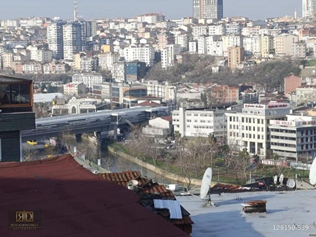 RD'DEN KAĞITHANE METRO VE AXİS AVM'YE 5'DK 1.KAT 2+1 DAİRE