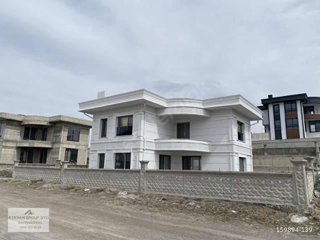 Reşadiye Viyadükde Lüx Villa 700 m2 Arsa İçinde