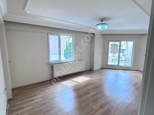 Reşadiye Askent Caddesinde Kapalı Otoparklı 3+1 Kiralık Daire