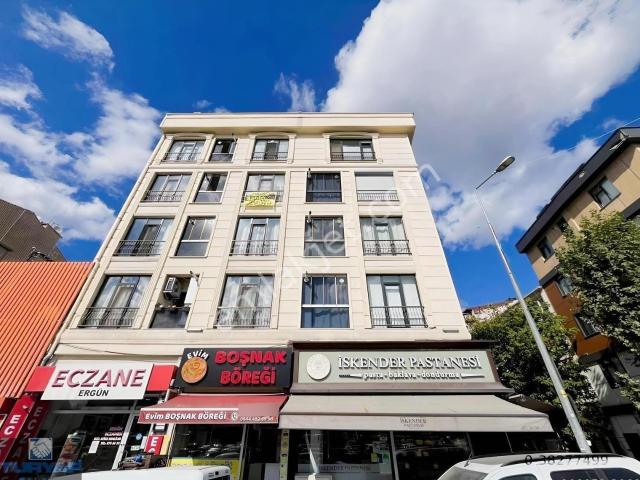 Reşadiye Caddesinde 2+1 İskanlı+asansörlü Lüks Ara Kat Daire