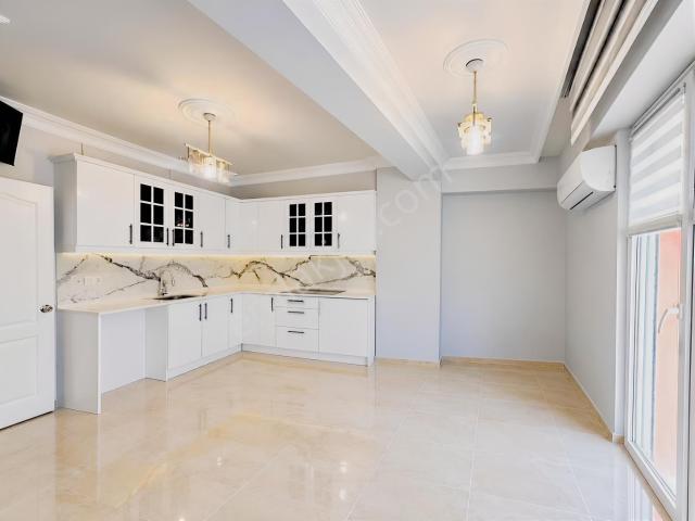Reşadiye Mah Merkez Konumda Kiralık Arakat 2+1 Daire