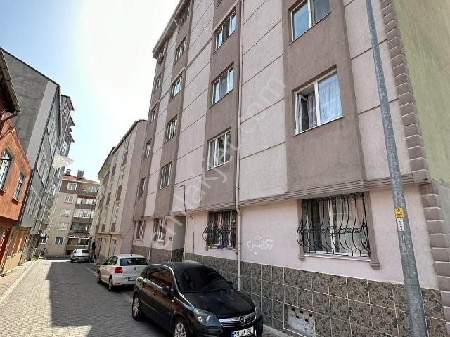 Reşadiye Mahalesi'inde 3+1 Kiralık Ara Kat Daire