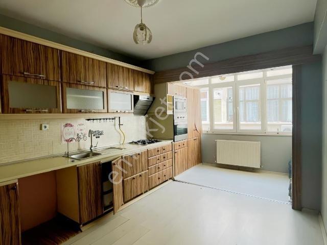 Reşadiye Mahallesinde 2+1 Kiralık Geniş Daire