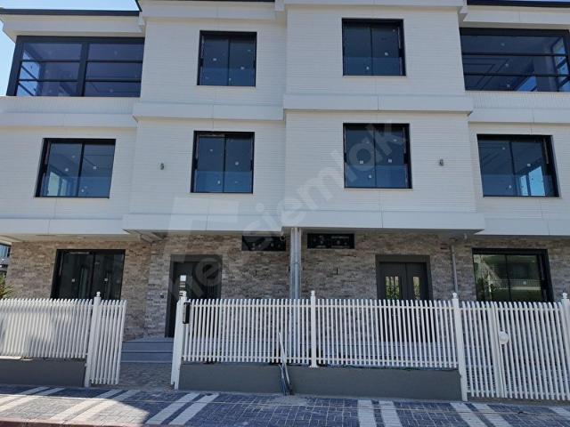 REŞATBEY YÜRÜYÜŞ YOLUNA KOMŞU 282 M2 6+1 TRİPLEKS VİLLA