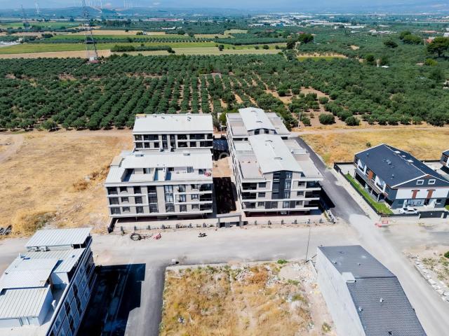 Reşatbey Havuzlu Site İçerisinde 90 M2 Arakat Sıfır 2+1 Daire