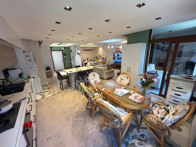 reşaybey Mah.satılık 4+1 Daire Cumhuriyet Cad.üzeri Otoparklı