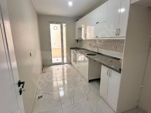 REŞİTPAŞA CADDE ÜZERİNDE 3+1 METROBÜSE 1 DK SIFIR ARA KAT