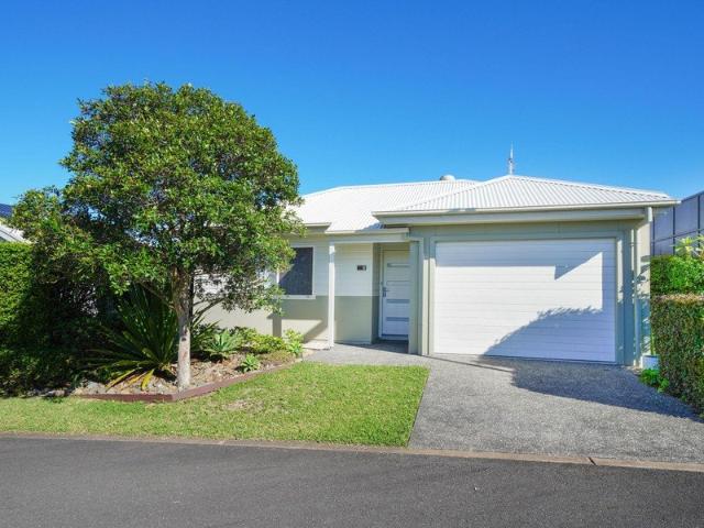 Re Sale Airlie Contemporary 2 Bedrooms, Single Garage