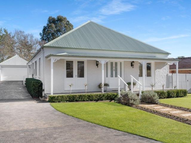 Remarkably pleasant family home in a picture perfect setting