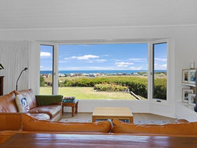 Remarkable Home with Sea Views