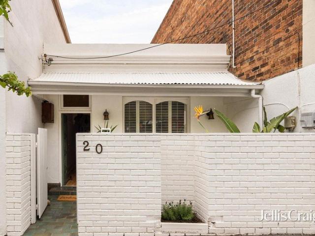 Remarkable potential in a prestigious city edge pocket