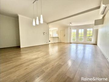 Remarkable 3 Bedroom Unique Park Side Garden Apartment