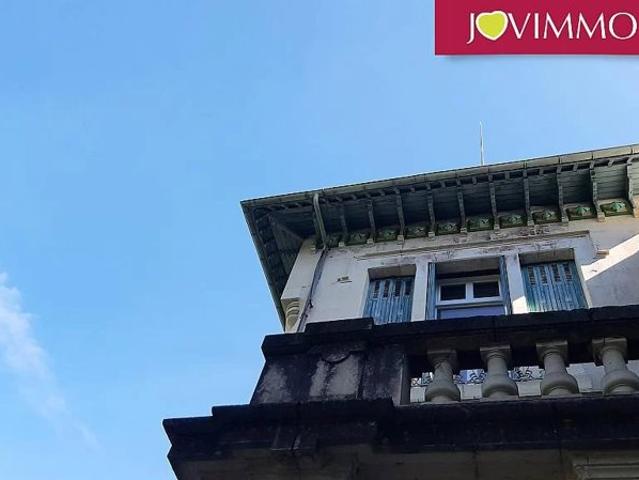REMARQUABLE APPARTEMENT DANS DEMEURE DE CARACTERE