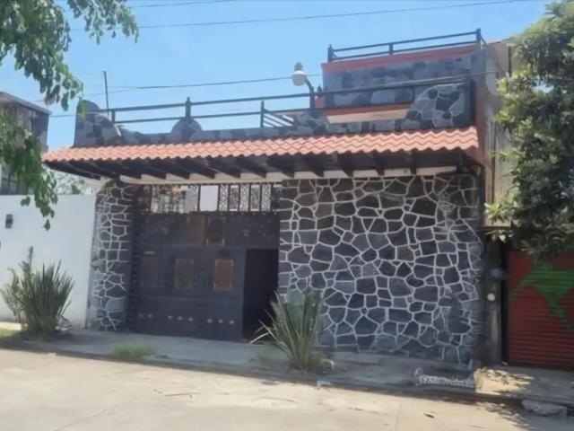Remato casa, amplia construcción en Uruapan Michoacan