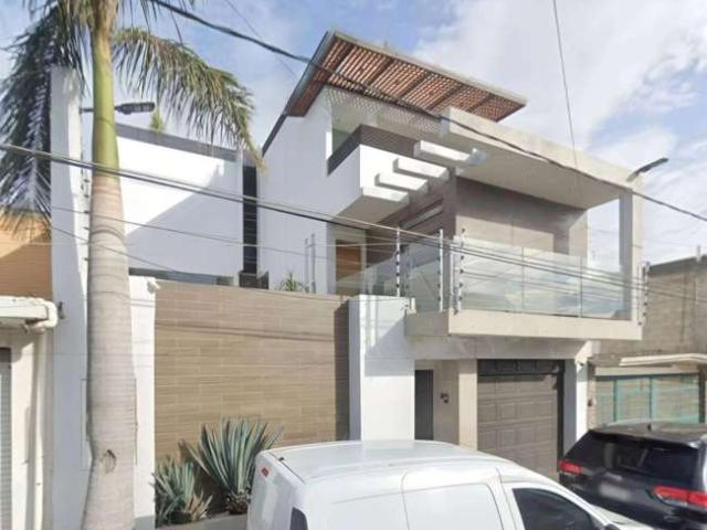 Remato casa muy amplia en 3 niveles en zitacuaro michoacan