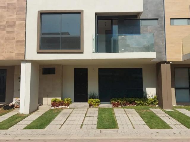 REMATO CASA RESIDENCIAL, 3 RECÁMARAS, 3.5 BAÑOS, 2 EST SAN LORENZO CHIMALPA, CHALCO ESTADO DEMEXICO