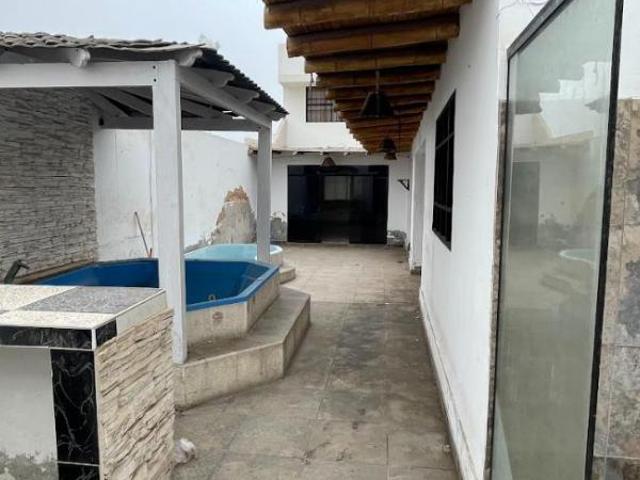Remato amplia casa en playa arica lurin
