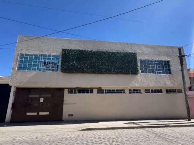 REMATO BONITA Y MUY AMPLIA CASA EN LOMA BONITA QUERETARO