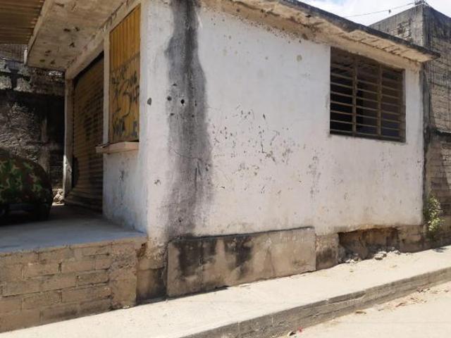 REMATO TERRENO CON CONSTRUCCIÓN EN COLONIA LA VENTA 4