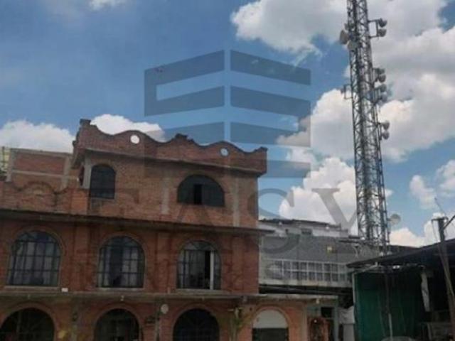 Remate de casa con local comercial en Cuevitas