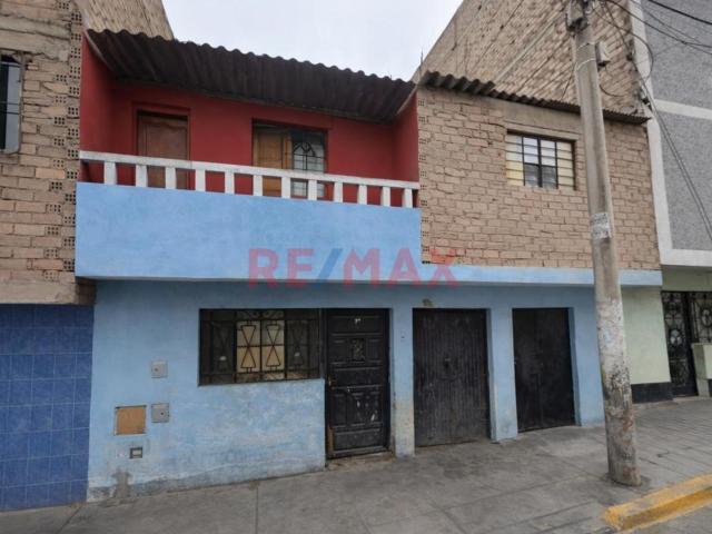 Remate De Casa De 2 Pisos En El Agustino – Ubicación Estratégica