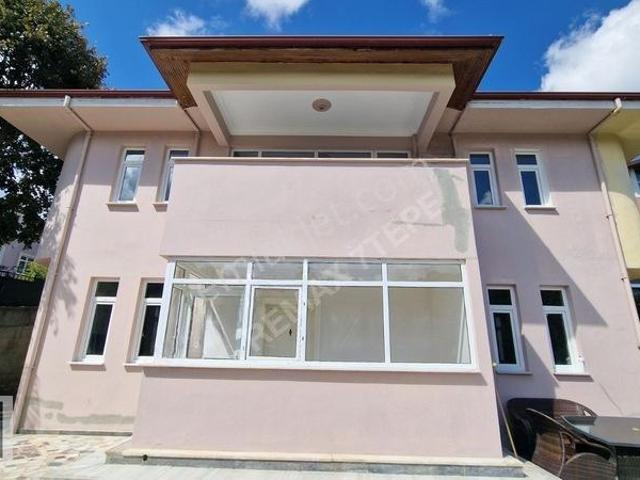 Remax7tepe Beykoz'da Geniş Bahçeli, Havuzlu 6+2 Kiralık Müstakil