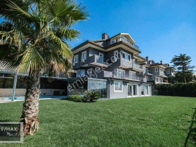 Remax 7 Tepe'den Acarkent'te Satılık Önü Açık Modern Villa