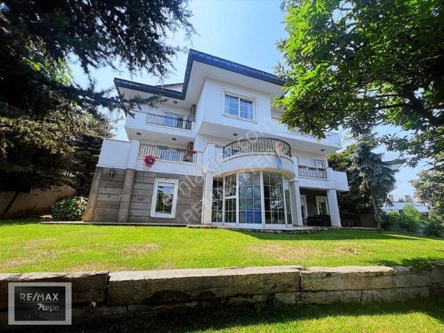 Remax 7tepe'den Acarkentte Br Tipi Havuzlu Kiralık Villa