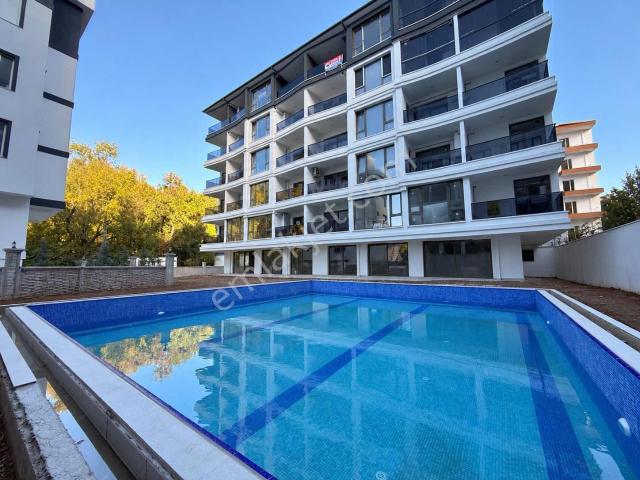 Re/max Taner Dilek'ten Çakırlar Yalı'da Havuzlu Sitede Sıfır 1+1