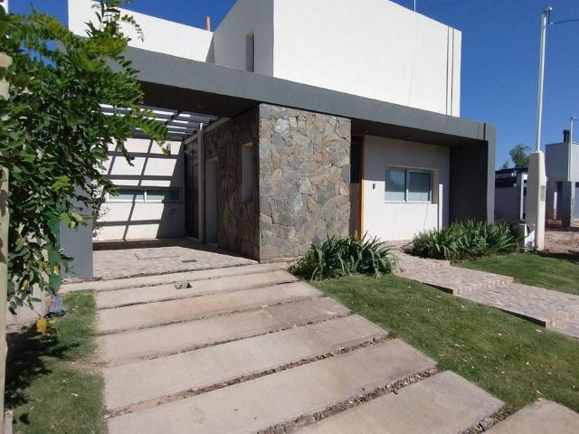 REMAX Terruños
