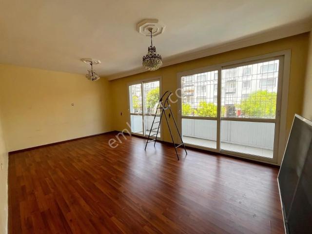 Remax Toros'tan Güvenevler'de Merkezi Konumda Geniş Kiralık 2+1