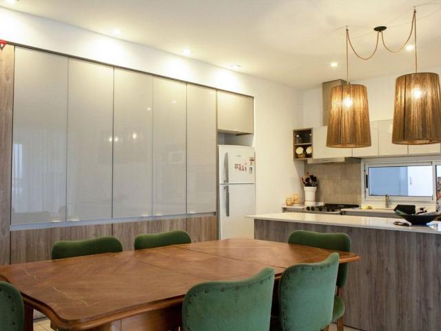 REMAX Ultra