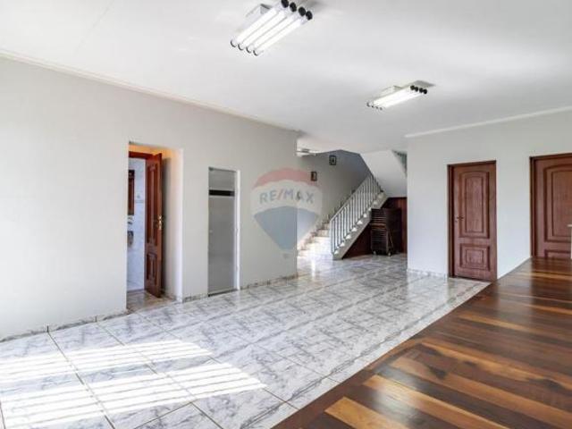 REMAX Vende Casa no Jardim Paraíso com 227,60m2 de área construída e 380m2 de terreno, piscina, R$ 7