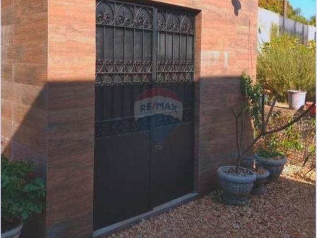 RE/MAX VENDE Casa no Parque do Lago em Espírito Santo do Pinhal / SP com 477m2