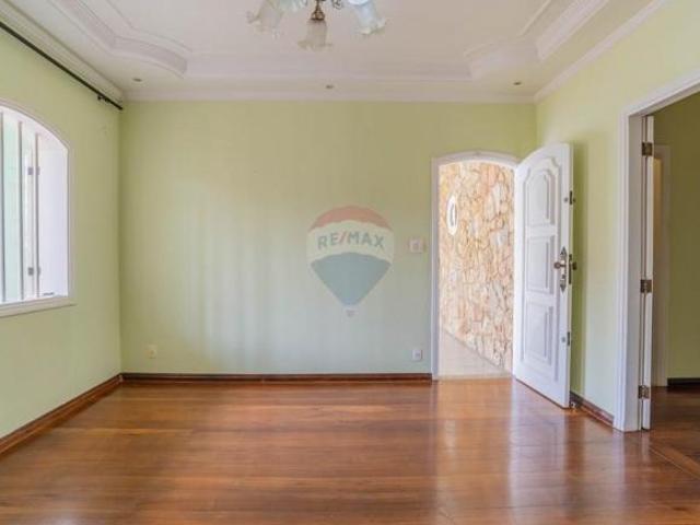 RE/MAX Vende Casa 250m² R$ 930.000 4 quartos, 1 suíte, 4 vagas Jardim dos Oliveiras, Campinas