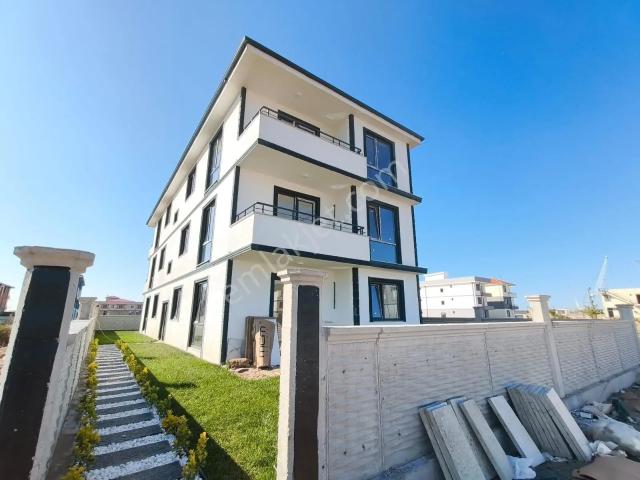 Remax Vira Özlem Şimşek'ten Karasu Limanı Karşısı 2+1 Daire
