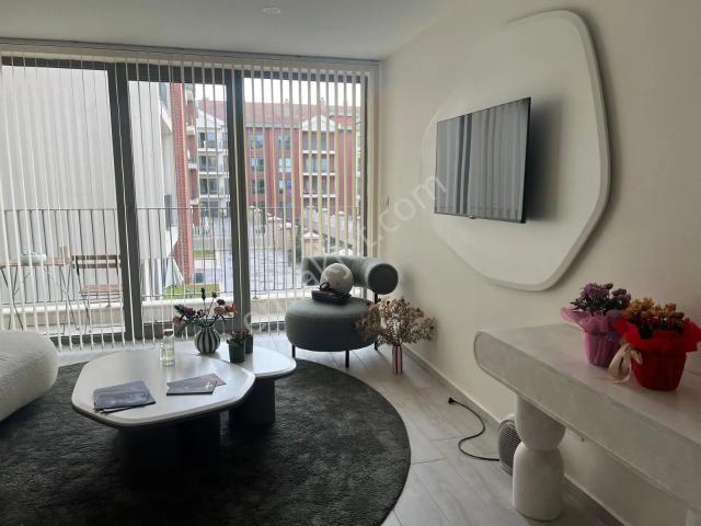 Remax Vira Ülkü Çakar'dan Serdivan Cadde54'de Satılık 1+1
