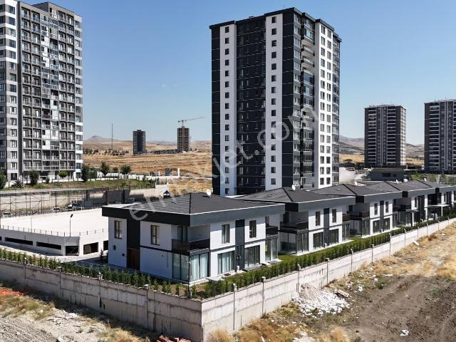 'remax Vogue' Katre Royal Çakırlar Sitesnde Krediye Uygun 190m²