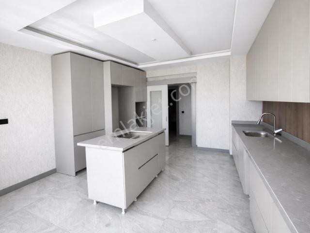 Remax Vogue Katre Royal Çakırlar'da 4+1 Ferah 190 M² Daire