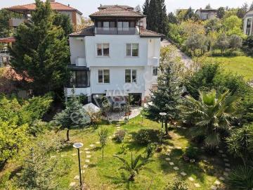 Remax Yalova Akköyde Deniz Manzaralı Tripleks Müstakil Villa