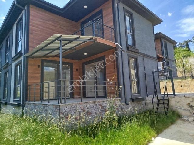 Remax Yeşim Kara'dan Vali Konağına Komşu Bahçeli Villa
