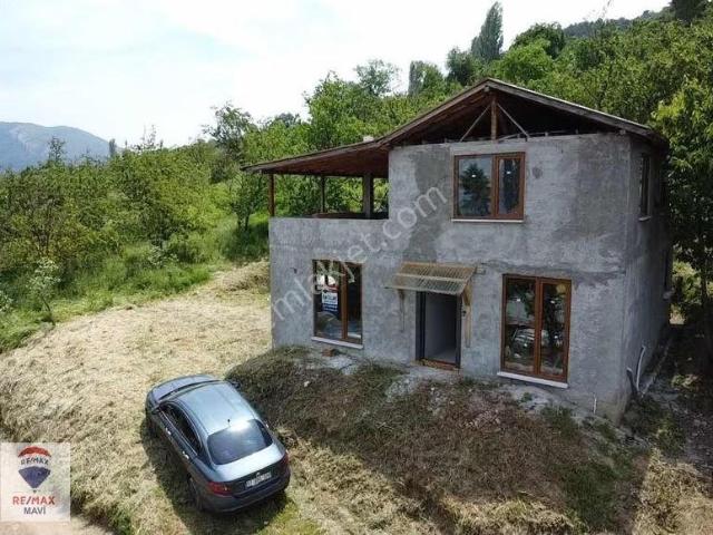 Remax Şaban Karakaş Geyve De 390m2 Arsa İçinde 4+1 Müstakil