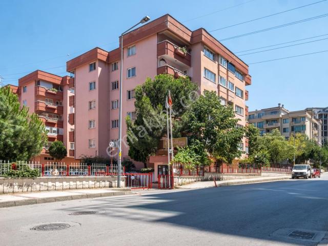 Remax Advantage Arzu Aksaray Gülkent'te Köşe Blokta 3+1 Daıre