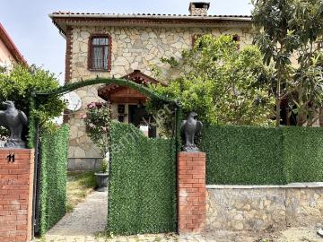 Remax Advantage Gölcük Donanma Mh. Deniz Manzaralı Satılık Villa