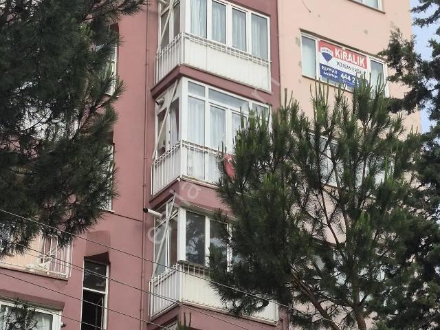 Remax Advantage Den İhsaniye De Eşyalı 3+1 Kiralık Daire