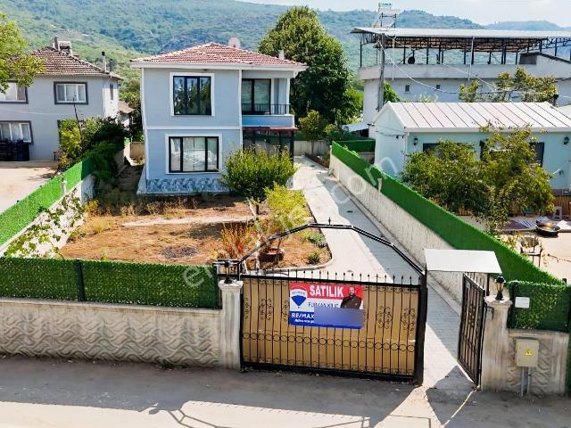 Remax Advantage Fadıllı'da Göl Manzaralı, Müstakil 5+1 Villa