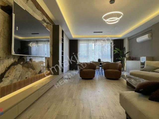 Remax Advantage'den Balat Doğanköy'de Satılık Lüks 3+1 Daire