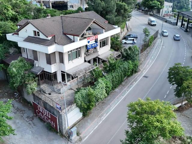 Remax Advantage'den Dağ Yolunda Eşşiz Manzaralı 6+3 Villa